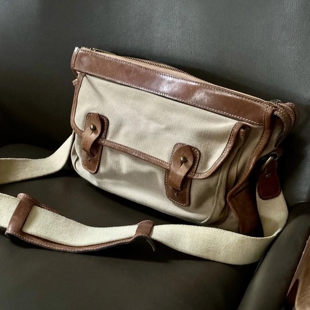 A684 circa 1978 Ghurka No. 8 Courier Bag Leather USA Made Vintage Saddle